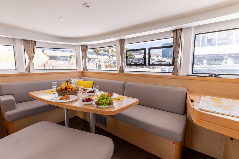 Book yachts online - catamaran - Lagoon 42 (2019) MALA KATE I equipped with generator, A/C (saloon) - MALA KATE I - rent
