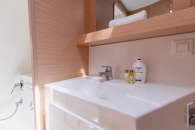 Book yachts online - catamaran - Lagoon 42 (2019) MALA KATE I equipped with generator, A/C (saloon) - MALA KATE I - rent