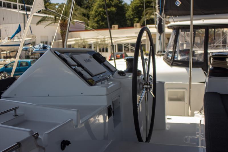 Book yachts online - catamaran - Lagoon 450 F (2018) equipped with generator, A/C (saloon+cabins), 2 S.U.P. - MALA MARE - rent