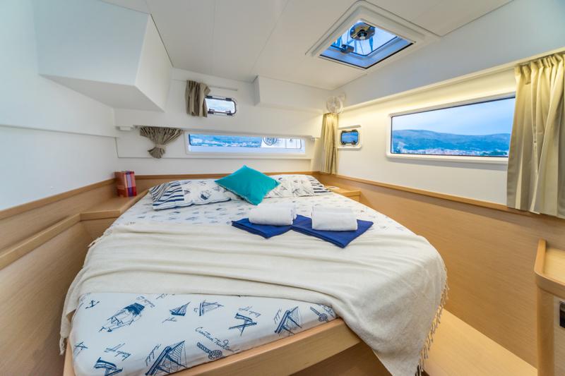Book yachts online - catamaran - Lagoon 42 (2017) MALA KATE equipped with generator, A/C (saloon) - MALA KATE - rent