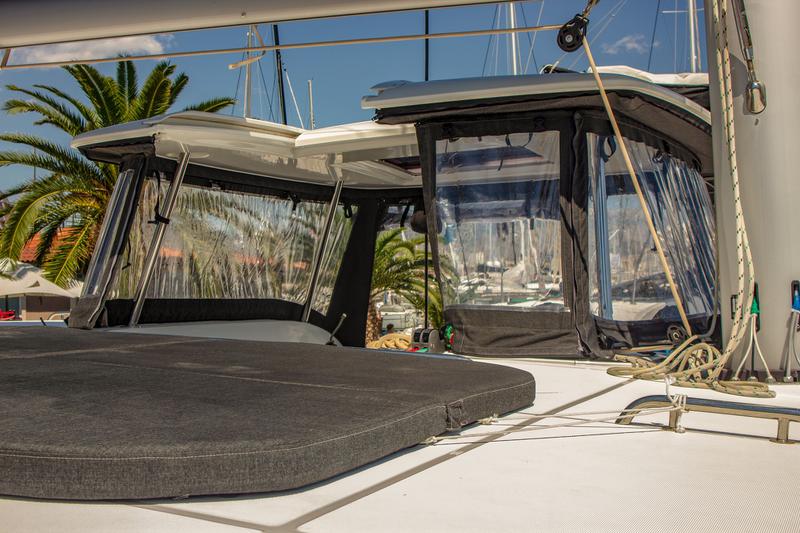 Book yachts online - catamaran - Lagoon 42 (2017) MALA KATE equipped with generator, A/C (saloon) - MALA KATE - rent