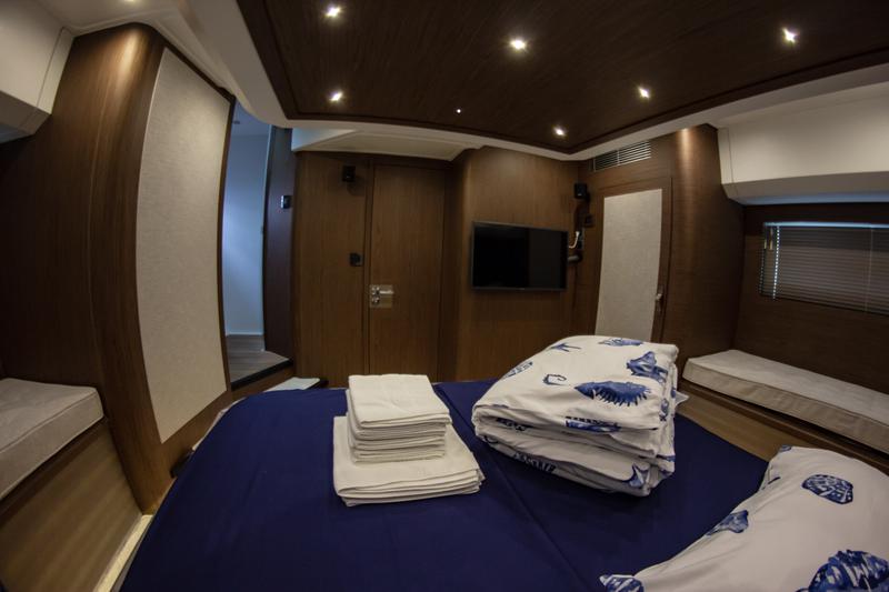 Book yachts online - motorboat - Gran Turismo 50 Fly (2018) - ADEL - rent