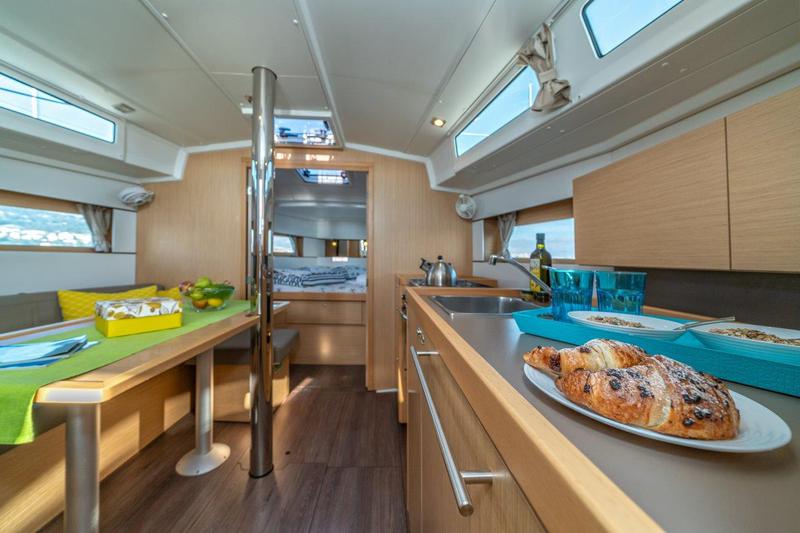 Book yachts online - sailboat - Oceanis 38.1 (2017) - CVITA - rent