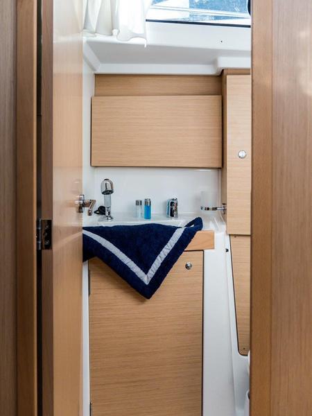 Book yachts online - sailboat - Oceanis 38.1 (2017) - CVITA - rent