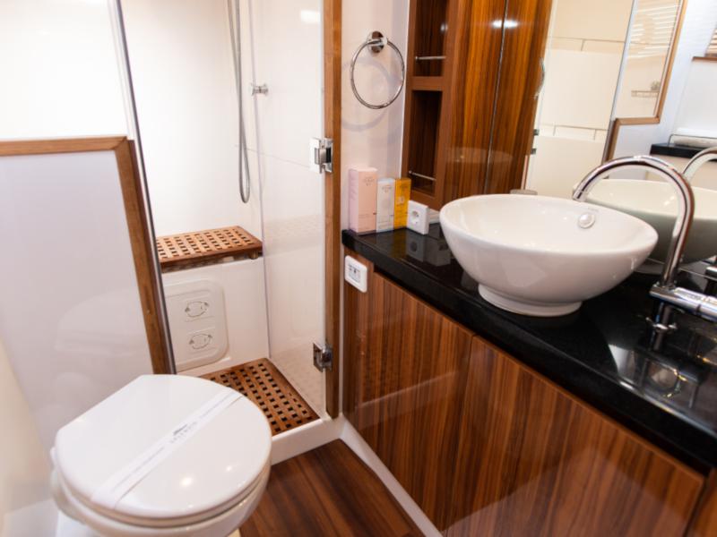 Book yachts online - catamaran - Aquila 44 Power catamaran - Adriatic Z - rent