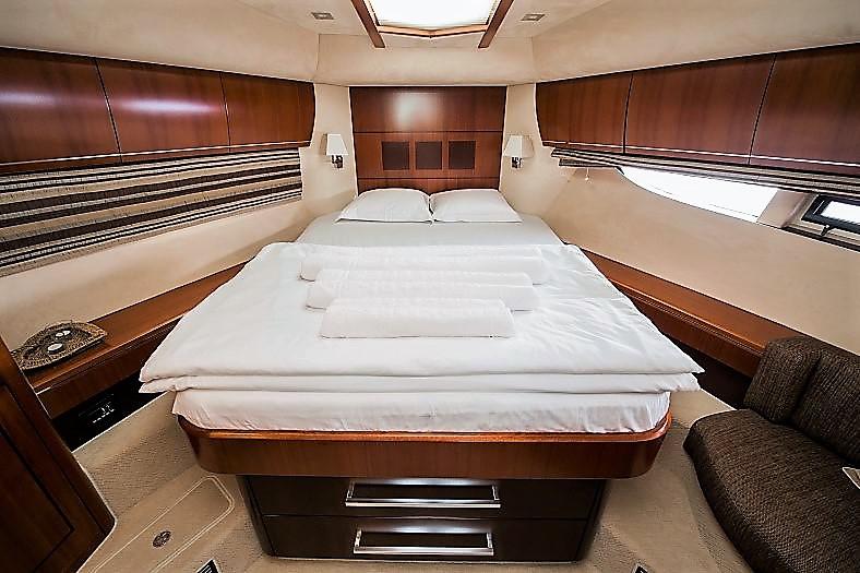 Book yachts online - motorboat - Galeon 640 Fly - Le Chiffre - rent