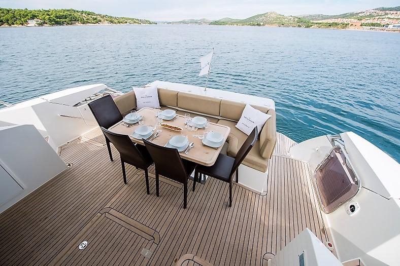 Book yachts online - motorboat - Galeon 640 Fly - Le Chiffre - rent