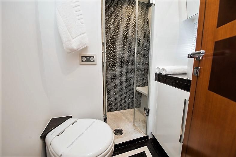 Book yachts online - motorboat - Galeon 640 Fly - Le Chiffre - rent
