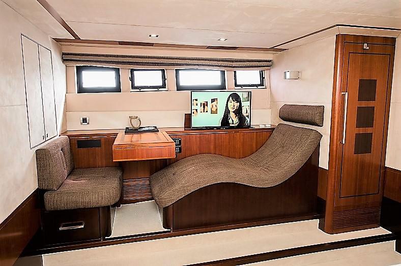 Book yachts online - motorboat - Galeon 640 Fly - Le Chiffre - rent