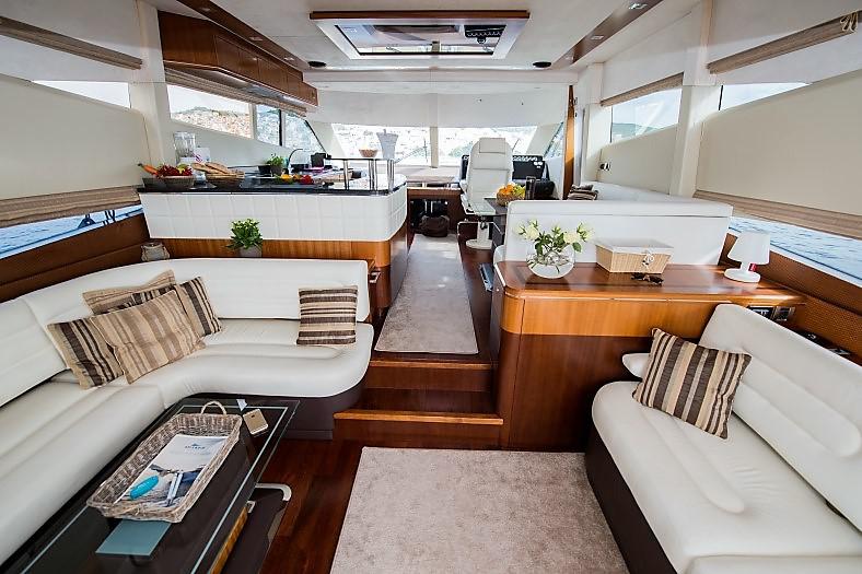 Book yachts online - motorboat - Galeon 640 Fly - Le Chiffre - rent