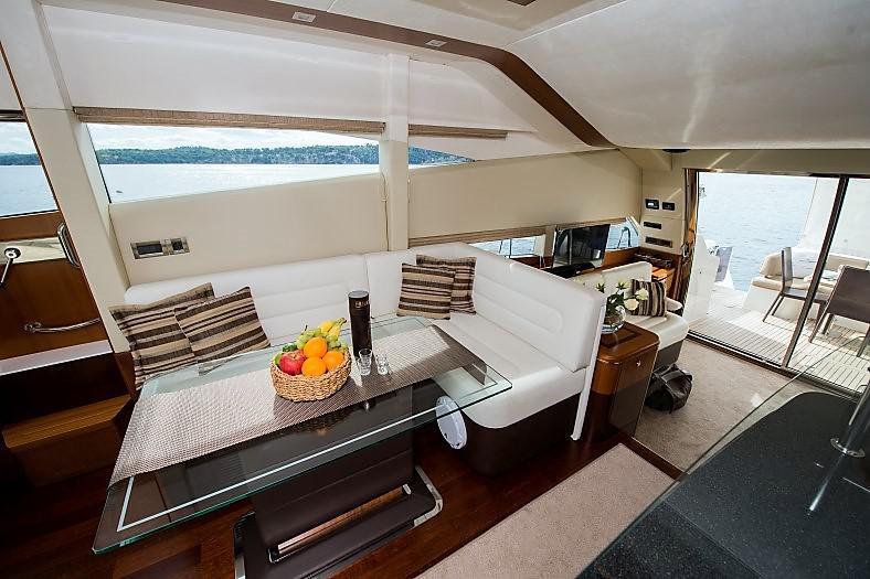 Book yachts online - motorboat - Galeon 640 Fly - Le Chiffre - rent