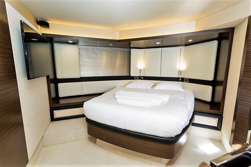 Book yachts online - motorboat - Azimut 55 S - Mini Too - rent