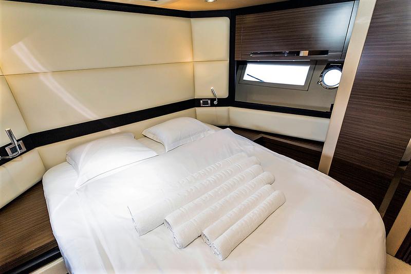 Book yachts online - motorboat - Azimut 55 S - Mini Too - rent