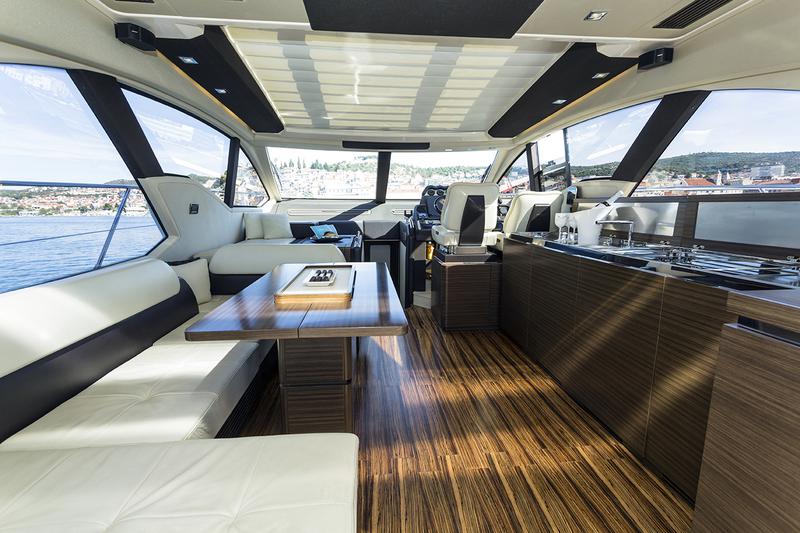 Book yachts online - motorboat - Azimut 55 S - Mini Too - rent