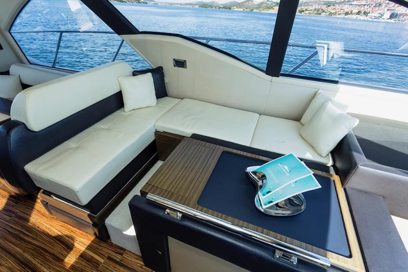 Book yachts online - motorboat - Azimut 55 S - Mini Too - rent