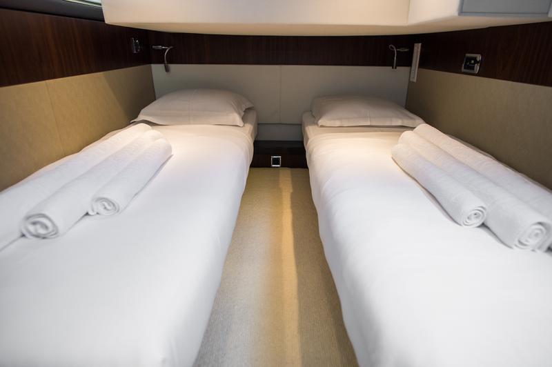 Book yachts online - motorboat - Fairline Squadron 42 - Solitaire - rent