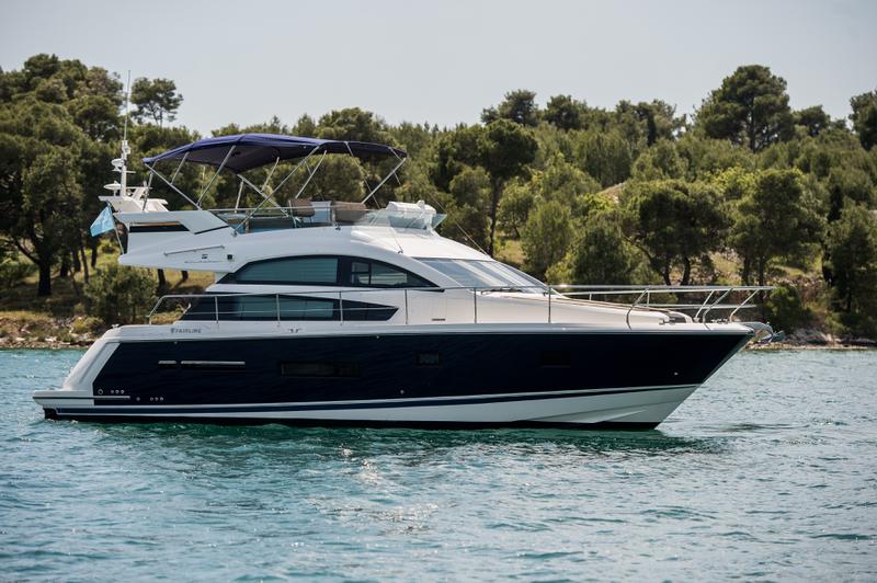 Book yachts online - motorboat - Fairline Squadron 42 - Solitaire - rent