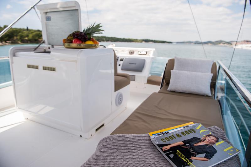 Book yachts online - motorboat - Fairline Squadron 42 - Solitaire - rent