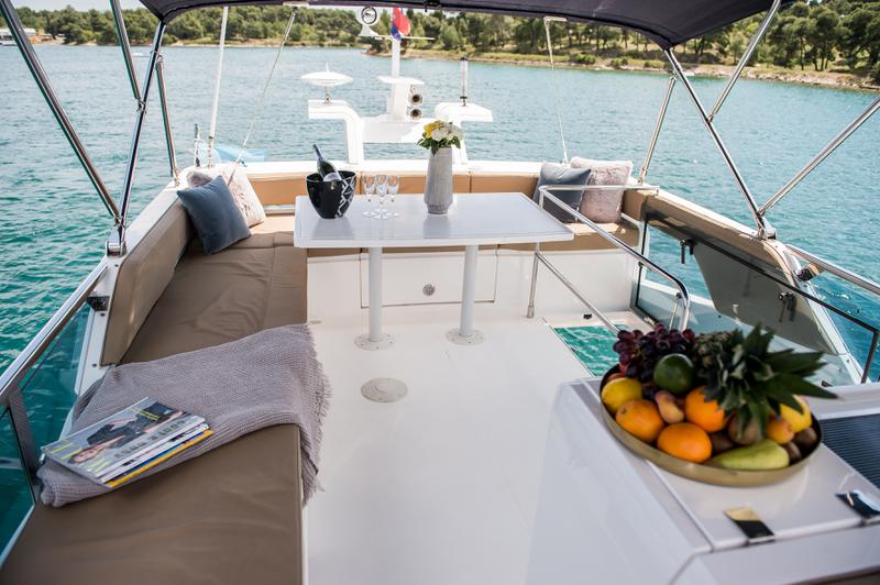 Book yachts online - motorboat - Fairline Squadron 42 - Solitaire - rent