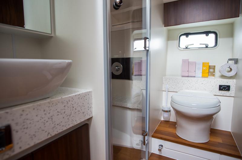 Book yachts online - motorboat - Fairline Squadron 42 - Solitaire - rent