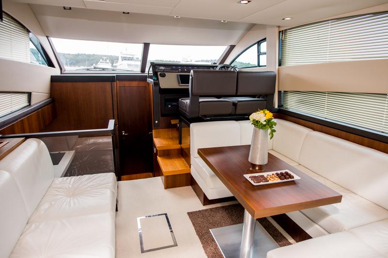 Book yachts online - motorboat - Fairline Squadron 42 - Solitaire - rent