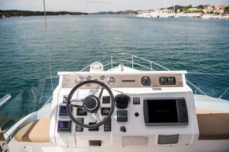 Book yachts online - motorboat - Fairline Squadron 42 - Solitaire - rent