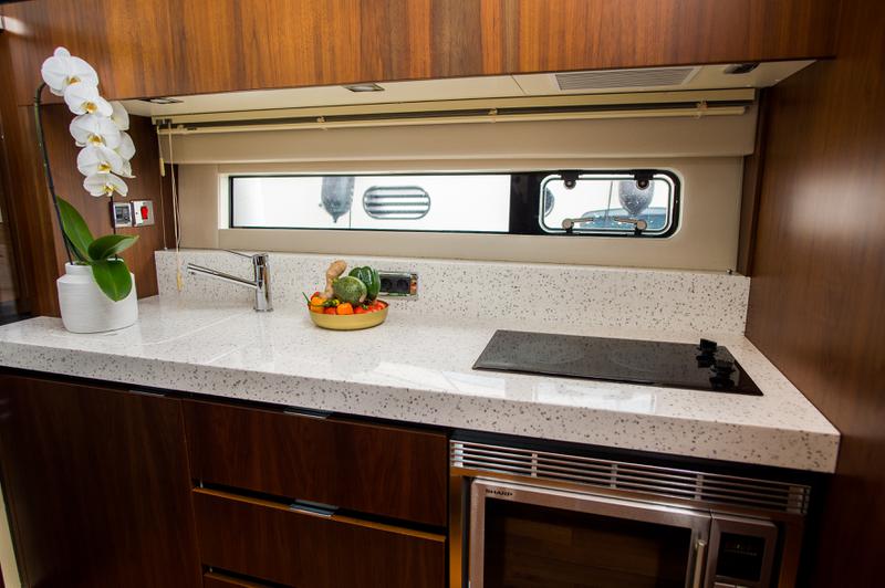 Book yachts online - motorboat - Fairline Squadron 42 - Solitaire - rent