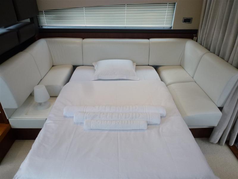 Book yachts online - motorboat - Fairline Squadron 42 - Solitaire - rent