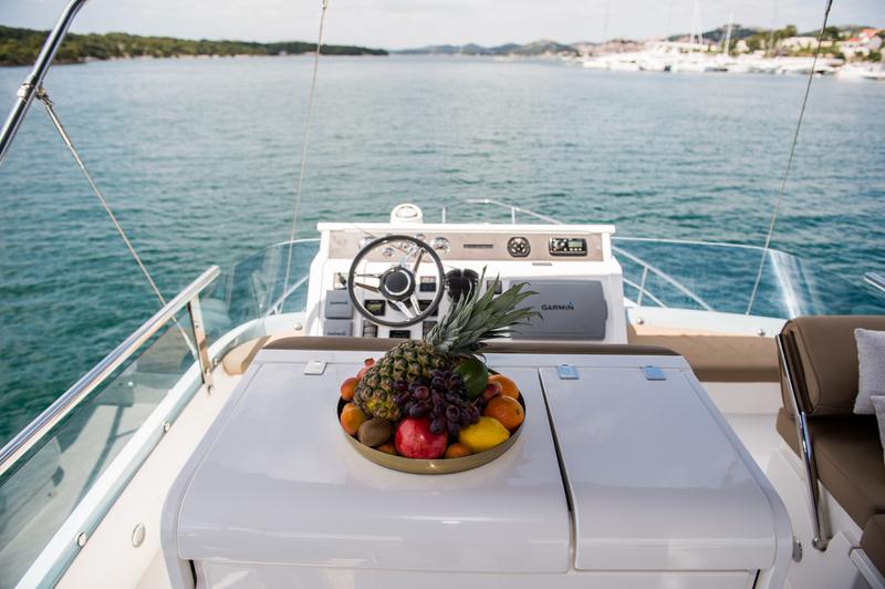 Book yachts online - motorboat - Fairline Squadron 42 - Solitaire - rent