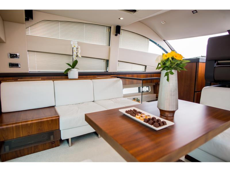 Book yachts online - motorboat - Fairline Squadron 42 - Solitaire - rent