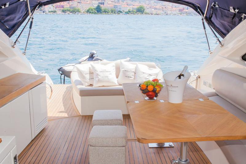 Book yachts online - motorboat - Azimut Atlantis 54 - Moonraker - rent