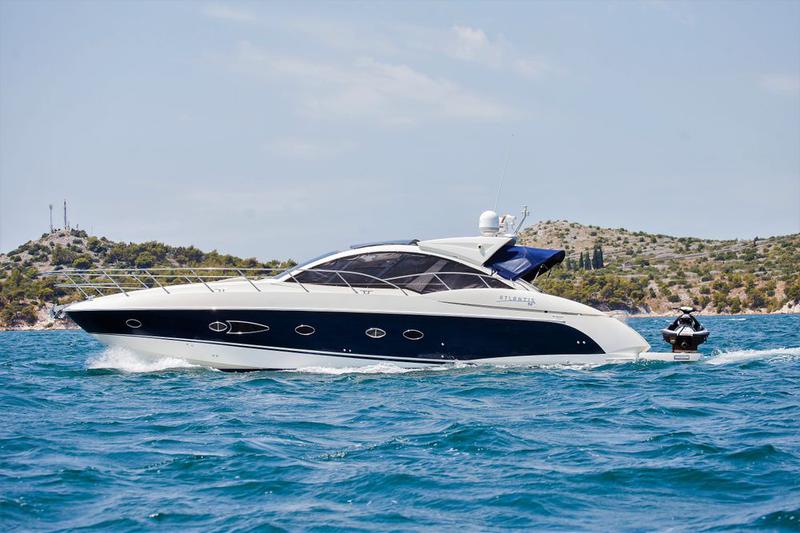 Book yachts online - motorboat - Azimut Atlantis 54 - Moonraker - rent