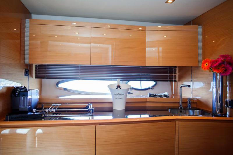 Book yachts online - motorboat - Azimut Atlantis 54 - Moonraker - rent