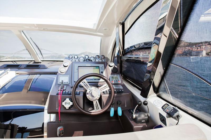 Book yachts online - motorboat - Azimut Atlantis 54 - Moonraker - rent