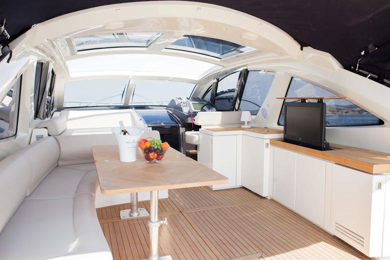 Book yachts online - motorboat - Azimut Atlantis 54 - Moonraker - rent