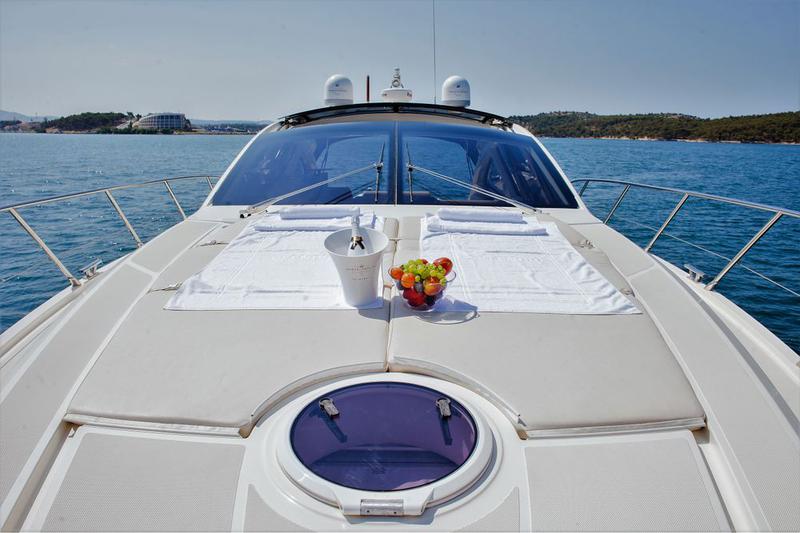 Book yachts online - motorboat - Azimut Atlantis 54 - Moonraker - rent