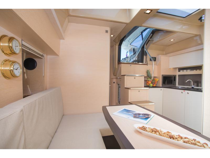 Book yachts online - motorboat - Cranchi M44 HT - Fellow II - rent