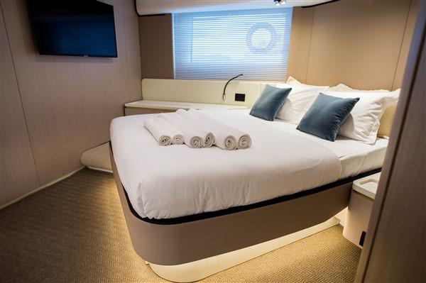 Book yachts online - motorboat - Azimut 55 Fly - MAWI - rent