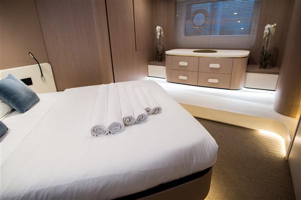Book yachts online - motorboat - Azimut 55 Fly - MAWI - rent