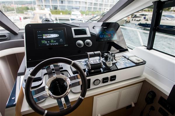 Book yachts online - motorboat - Azimut 55 Fly - MAWI - rent