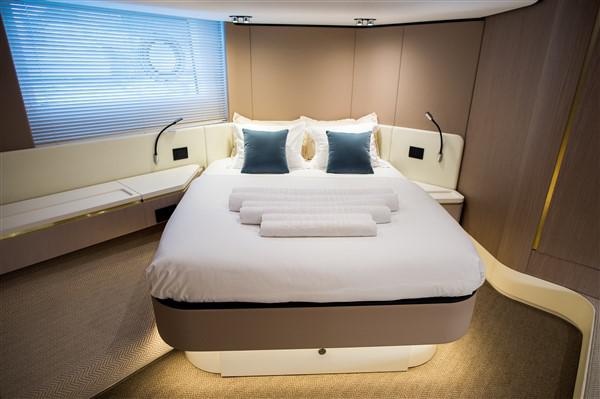 Book yachts online - motorboat - Azimut 55 Fly - MAWI - rent
