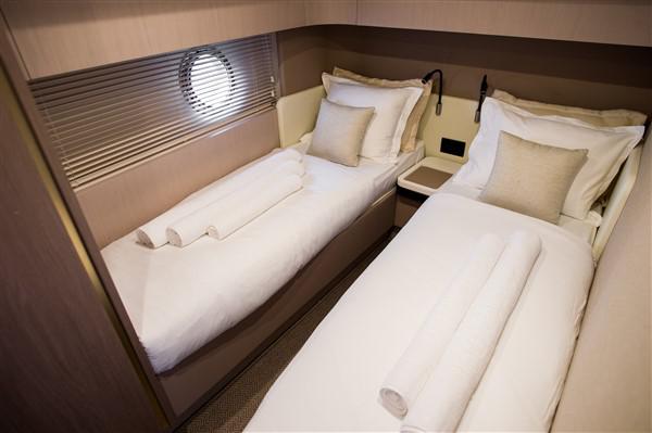 Book yachts online - motorboat - Azimut 55 Fly - MAWI - rent