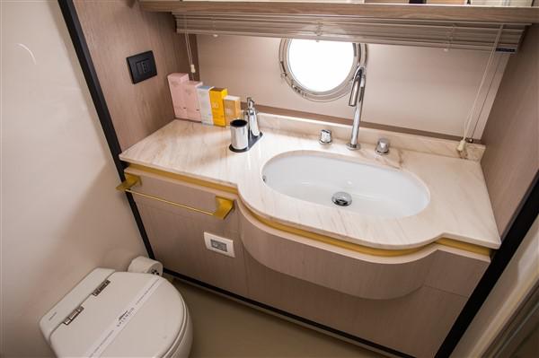 Book yachts online - motorboat - Azimut 55 Fly - MAWI - rent