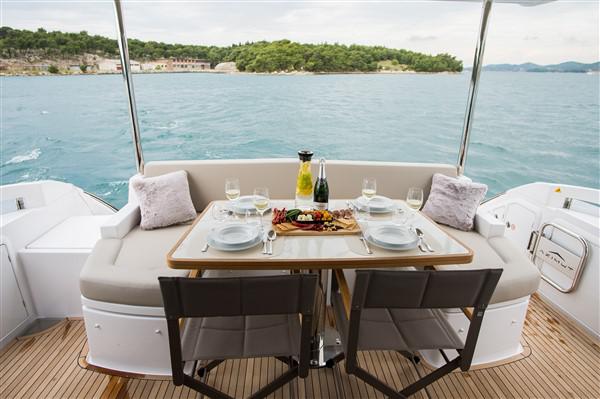 Book yachts online - motorboat - Azimut 55 Fly - MAWI - rent