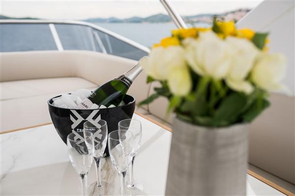 Book yachts online - motorboat - Azimut 55 Fly - MAWI - rent