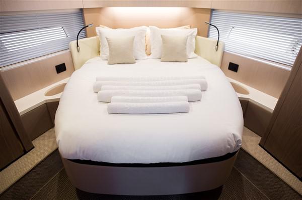 Book yachts online - motorboat - Azimut 55 Fly - MAWI - rent
