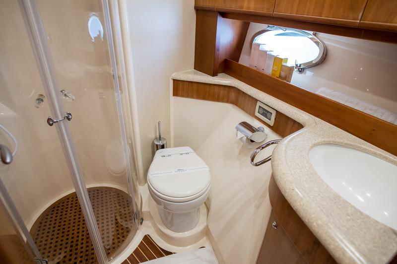 Book yachts online - motorboat - Aicon 56 S Fly - Senza Parole - rent
