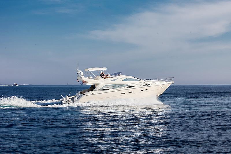 Book yachts online - motorboat - Aicon 56 S Fly - Senza Parole - rent