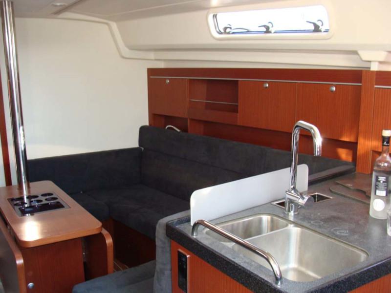 Book yachts online - sailboat - Hanse 385 - HanJOY - rent
