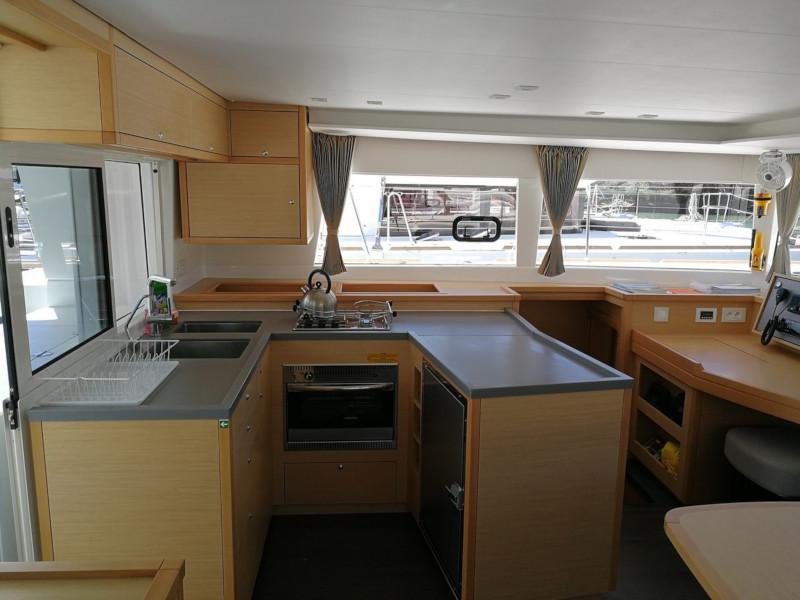 Book yachts online - catamaran - Lagoon 450F - Zuzo 2nd - rent